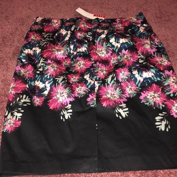 NWT Elle Skirt - Picture 5 of 5